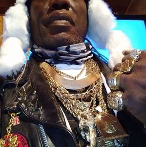 Meet your Posher, Don